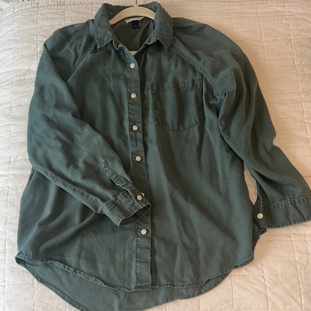 Universal Thread Men's Casual Olive Button-Down Shirt